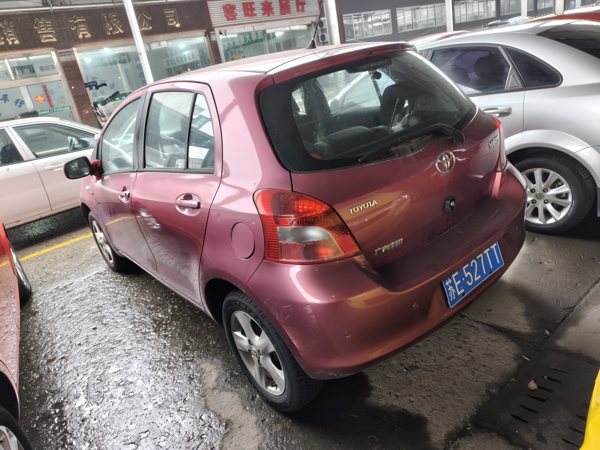 Toyota Yaris 2011 изображение автомобиля #6