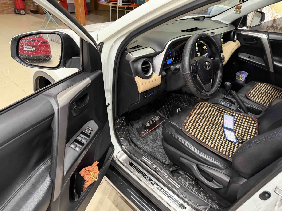 Toyota RAV4 2019 car image #6
