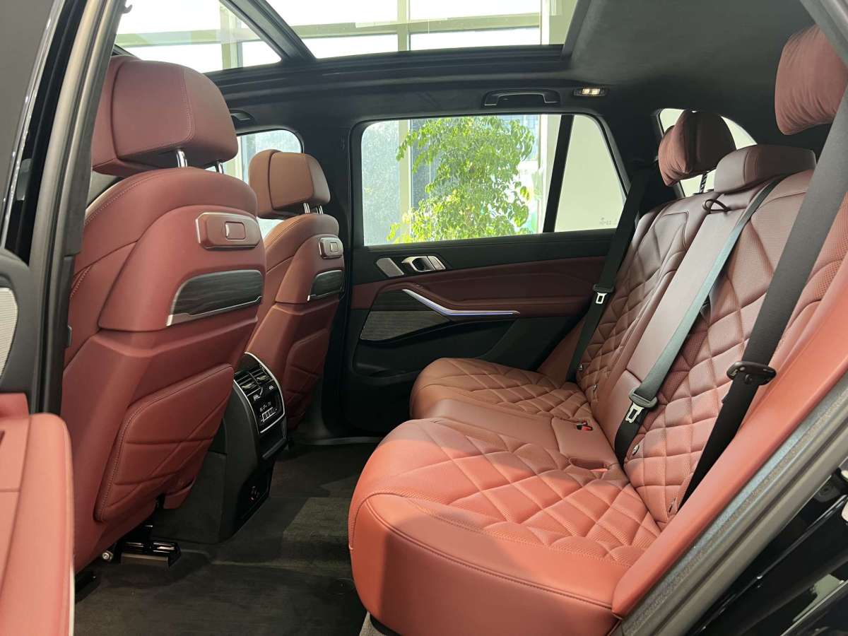 BMW X5 2025 immagine di auto #6