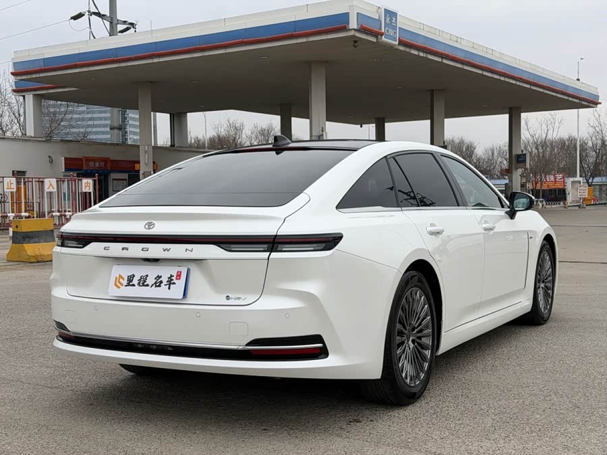 Toyota Crown 2025 immagine di auto #6