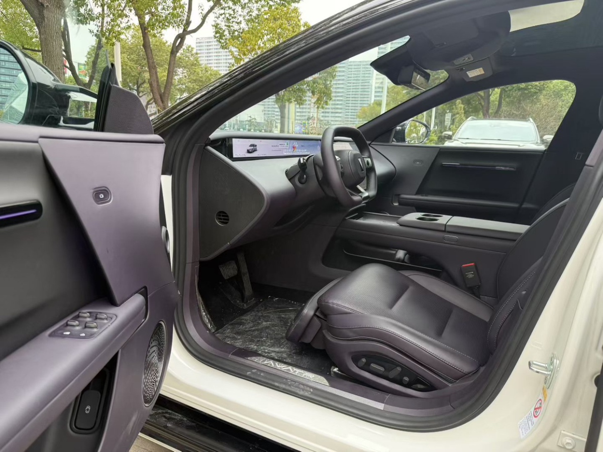 Avatr 06 2025 car image #6