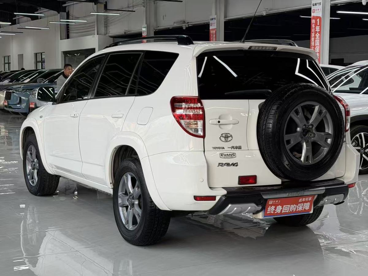 Toyota RAV4 2011 car image #6