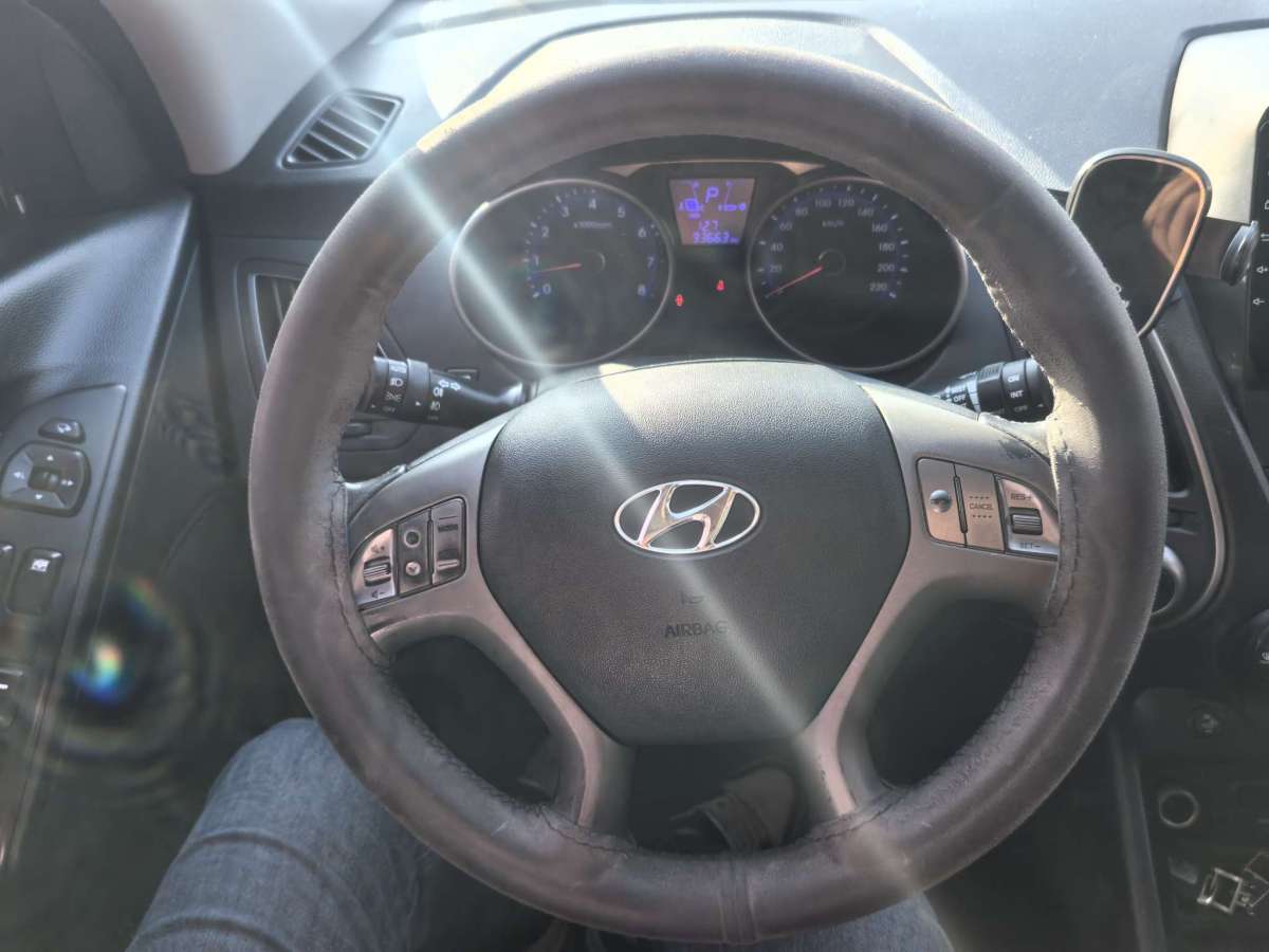 Hyundai ix35 2013 car image #6