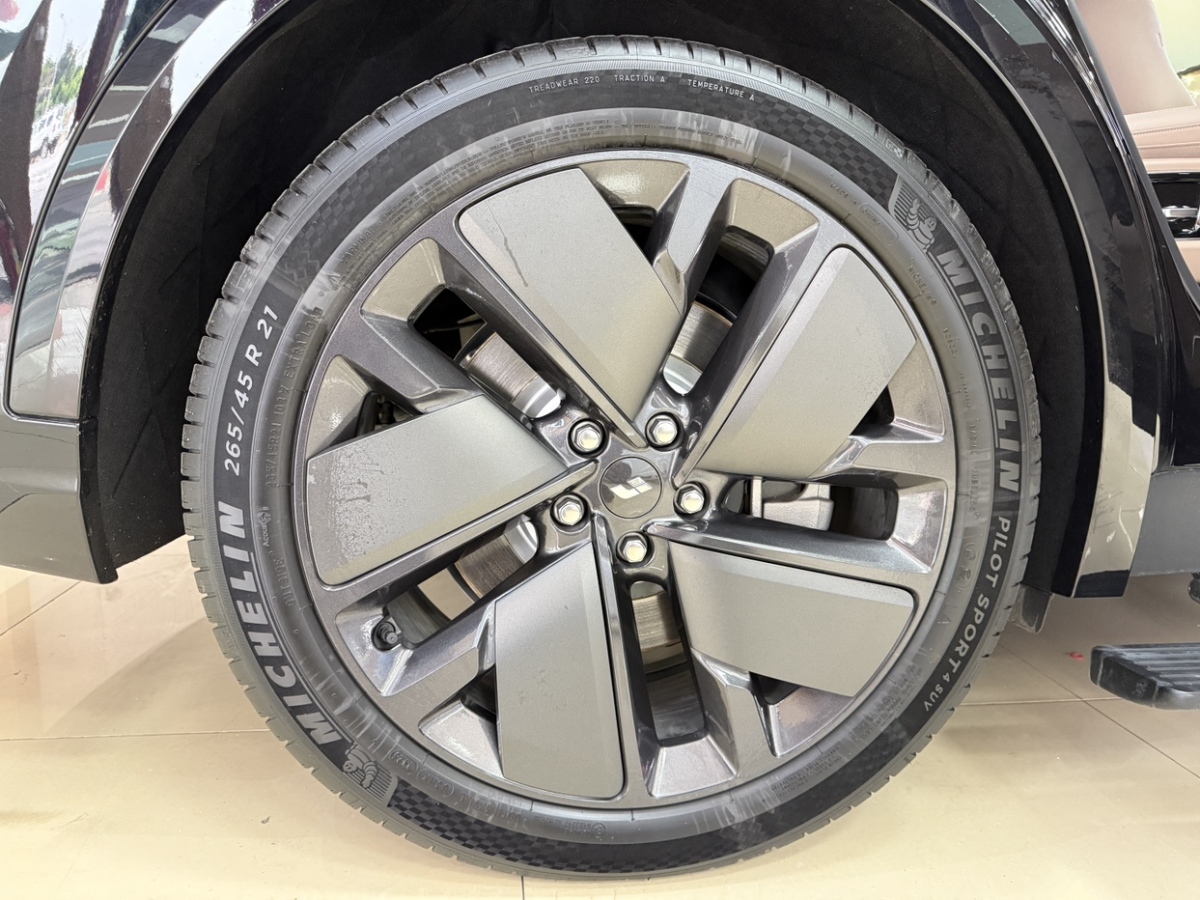 Li L8 2025 изображение автомобиля #6