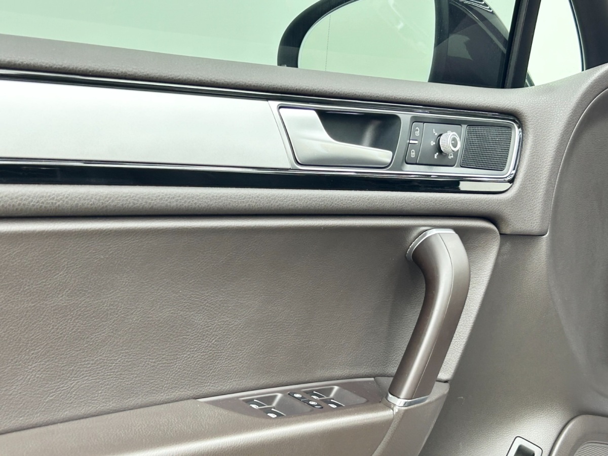 Volkswagen Touareg 2017 immagine di auto #6