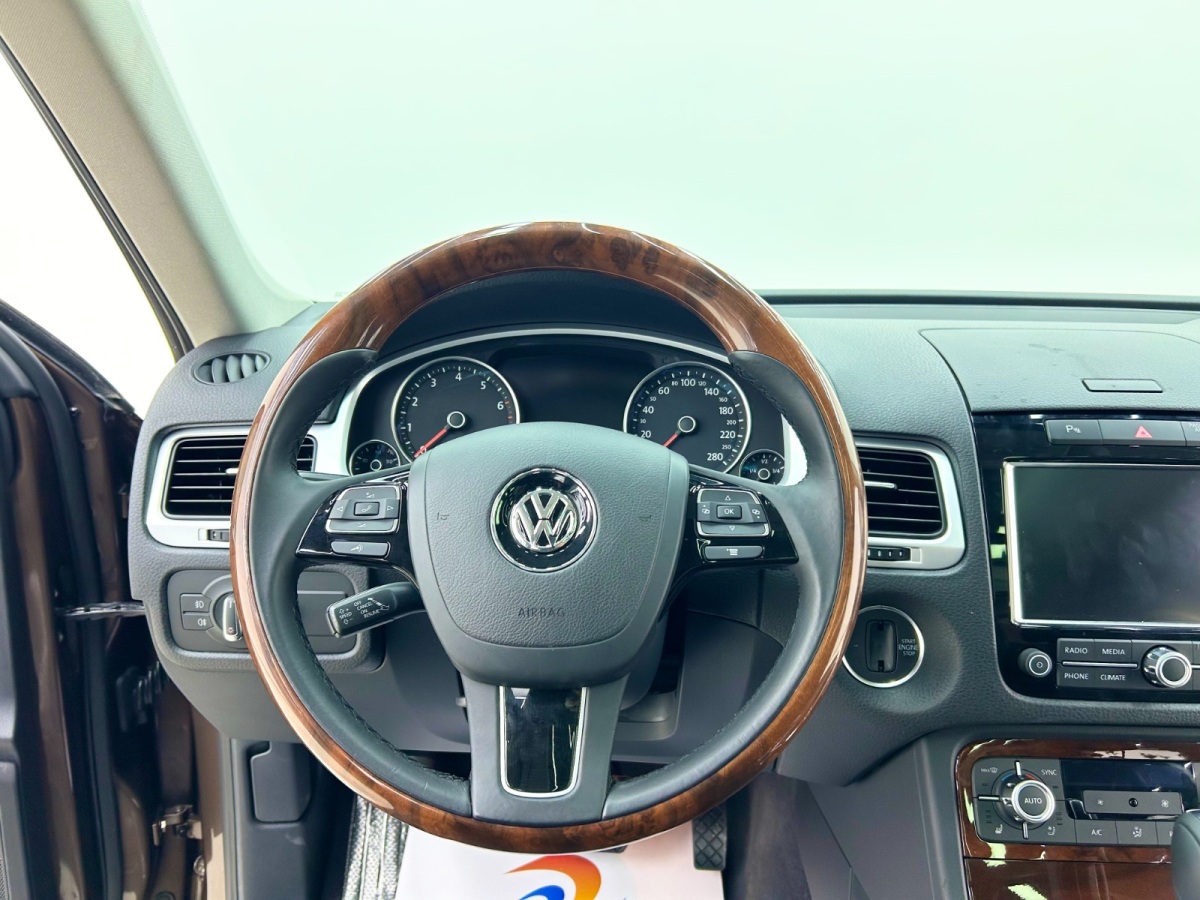 Volkswagen Touareg 2014 car image #6