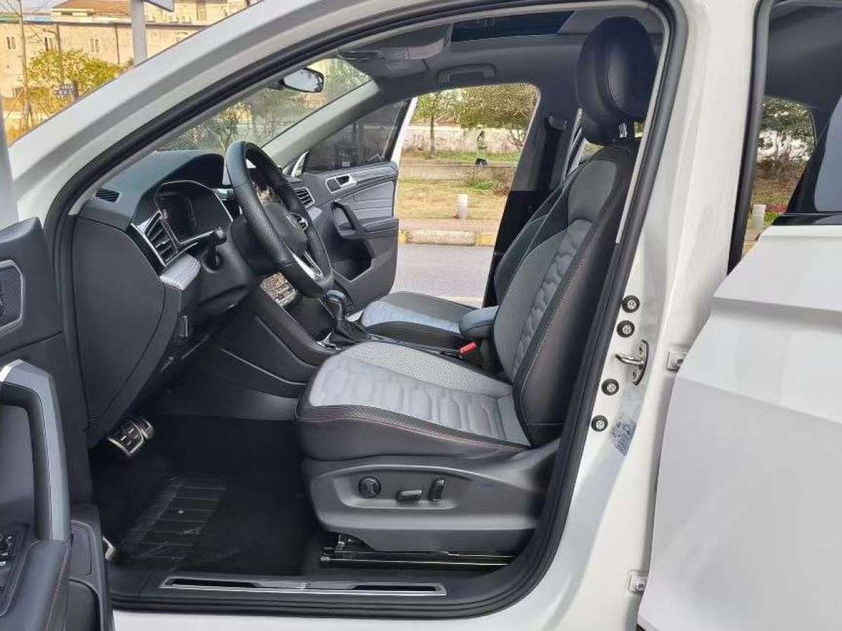 Volkswagen Tiguan X 2024 immagine di auto #6