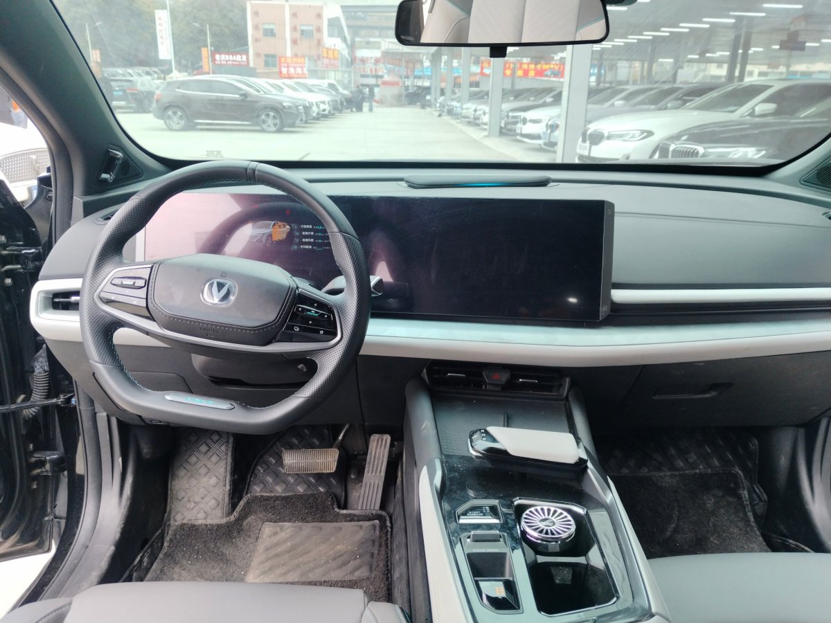 Changan UNI-T 2023 صورة سيارة #6