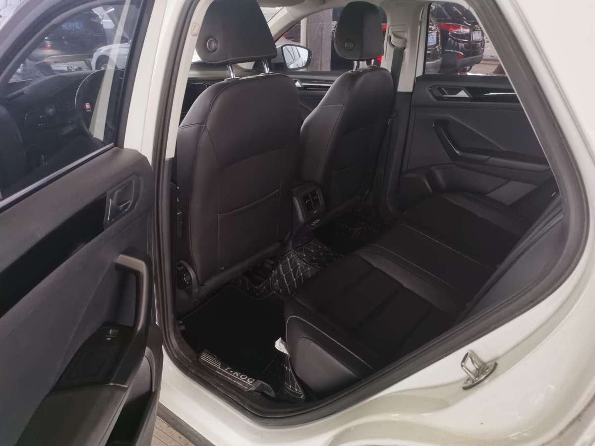 Volkswagen T-Roc 2020 car image #6