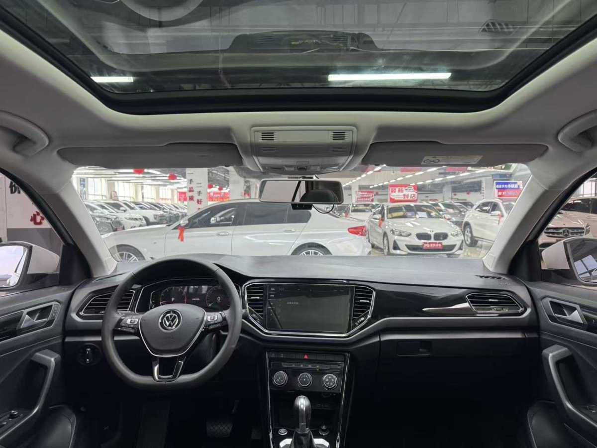 Volkswagen T-Roc 2021 car image #6