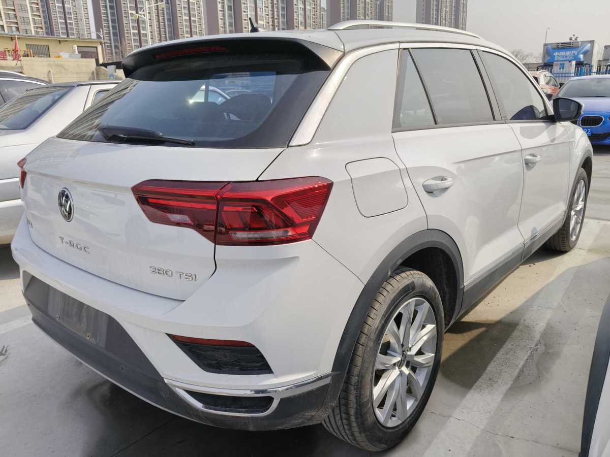Volkswagen T-Roc 2023 car image #6