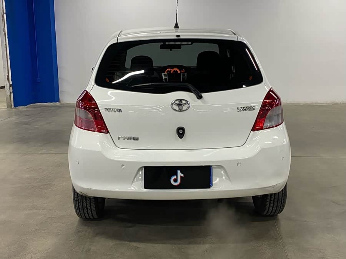 Toyota Yaris 2012 car image #6