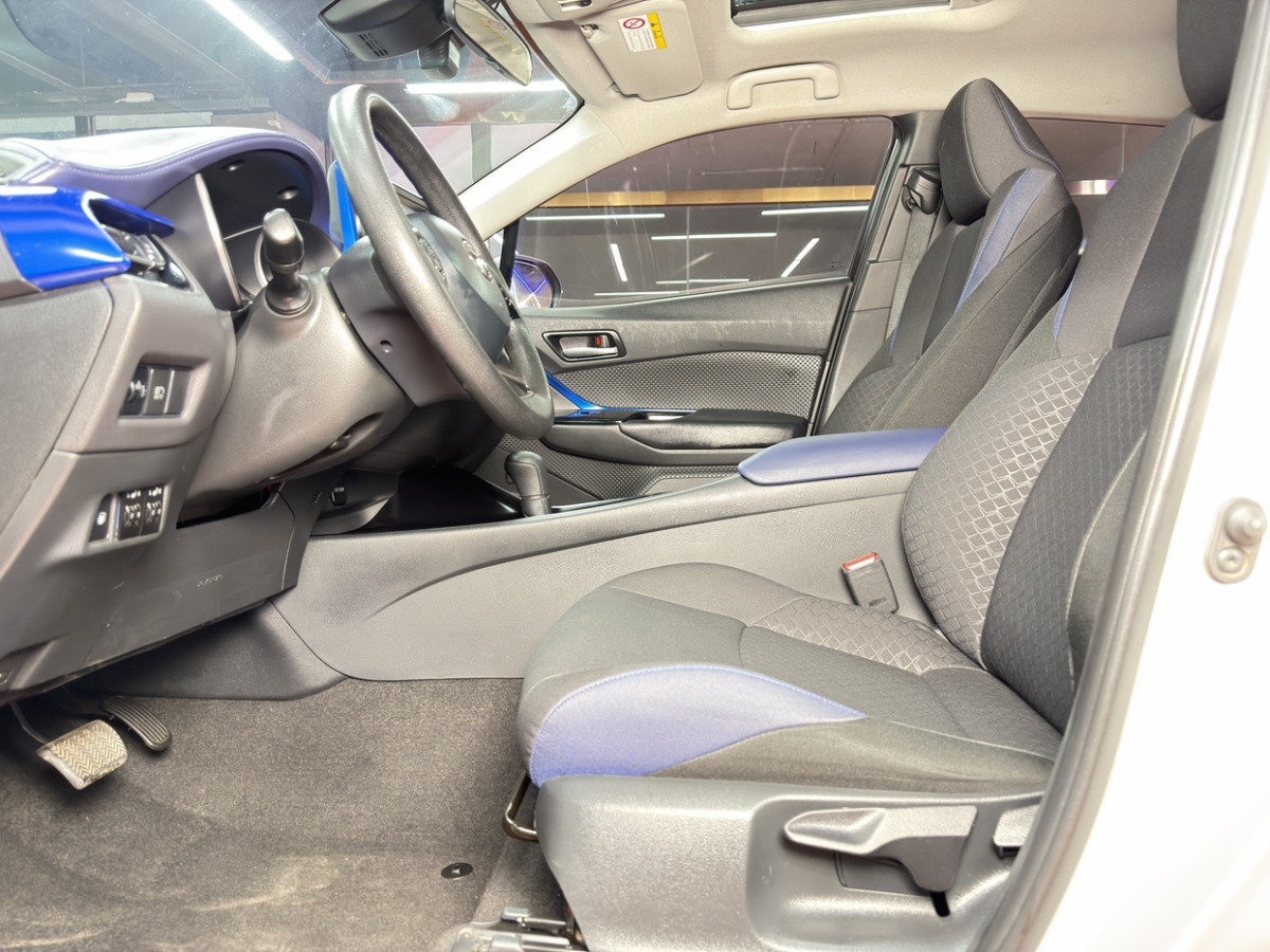 Toyota C-HR 2021 car image #6