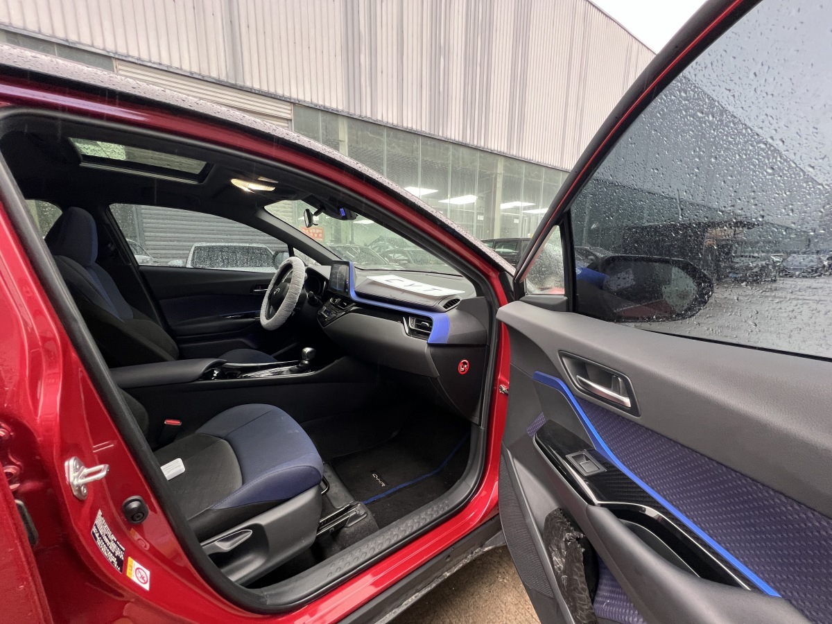 Toyota C-HR 2019 car image #6