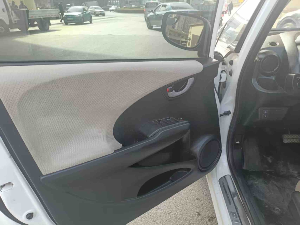 Honda Fit 2014 car image #6