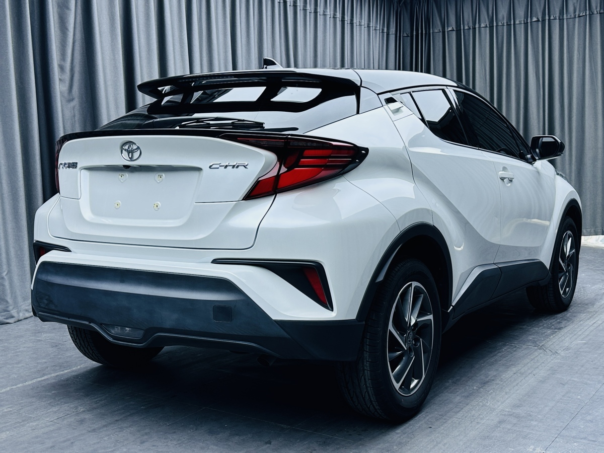 Toyota C-HR 2023 car image #6