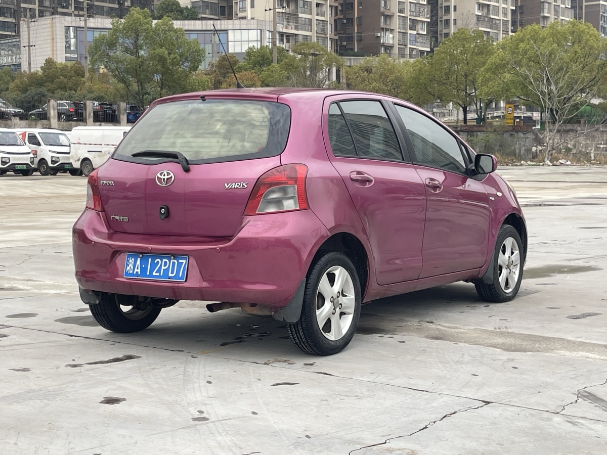 Toyota Yaris 2011 car image #6