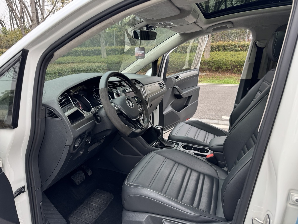 Exceed Touran 2018 image de voiture #6