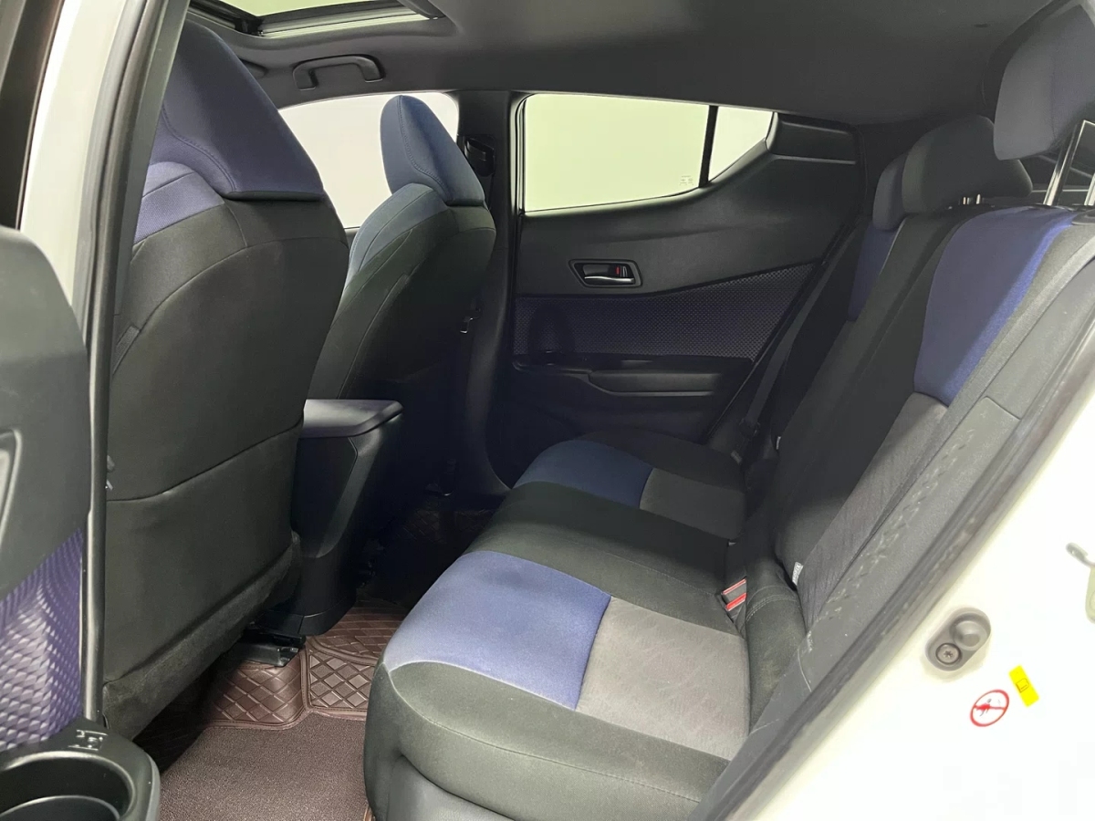 Toyota C-HR 2018 car image #6