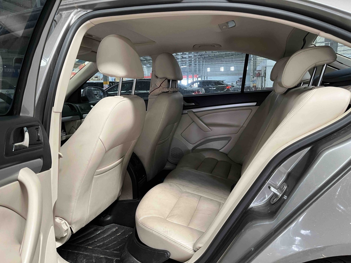 Skoda Octavia 2016 car image #6