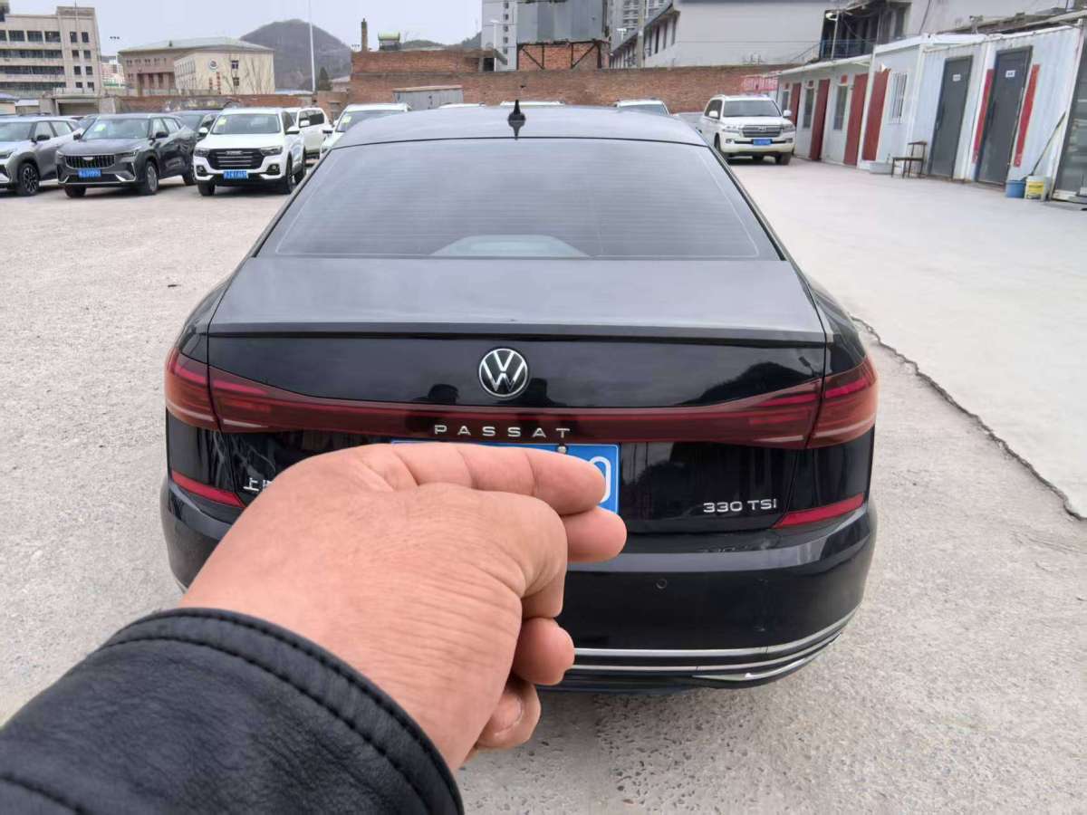 Volkswagen Passat 2023 car image #6
