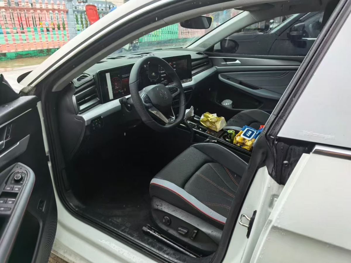 Volkswagen Lamando 2025 immagine di auto #6