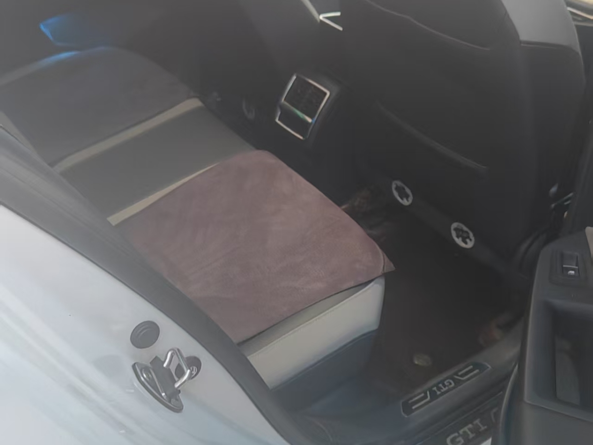 Volkswagen Golf 2022 car image #6