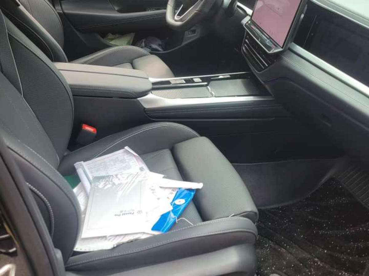 Volkswagen Passat 2025 car image #6
