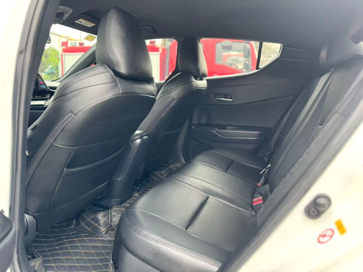 Toyota C-HR 2020 car image #6