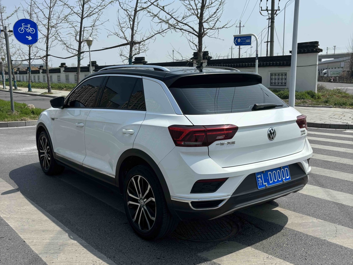 Volkswagen T-Roc 2019 car image #6