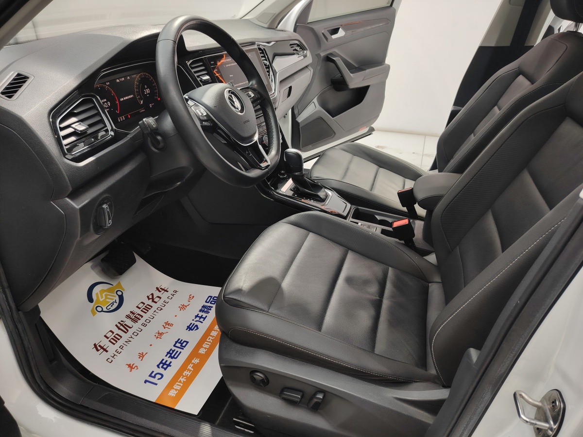 Volkswagen T-Roc 2022 car image #6