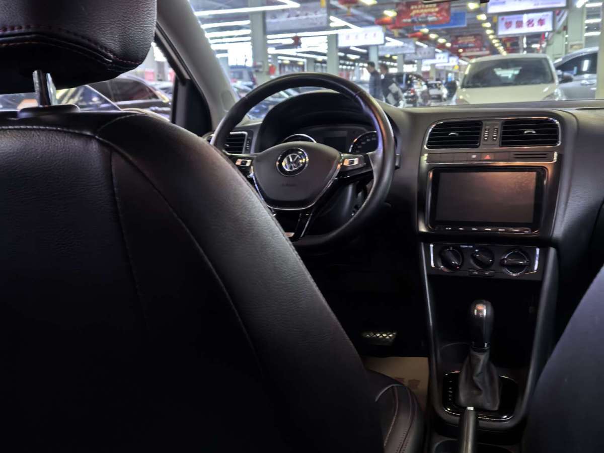 Volkswagen Polo 2016 car image #6
