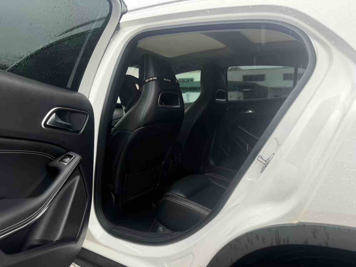 Mercedes-Benz GLA Class 2018 car image #6