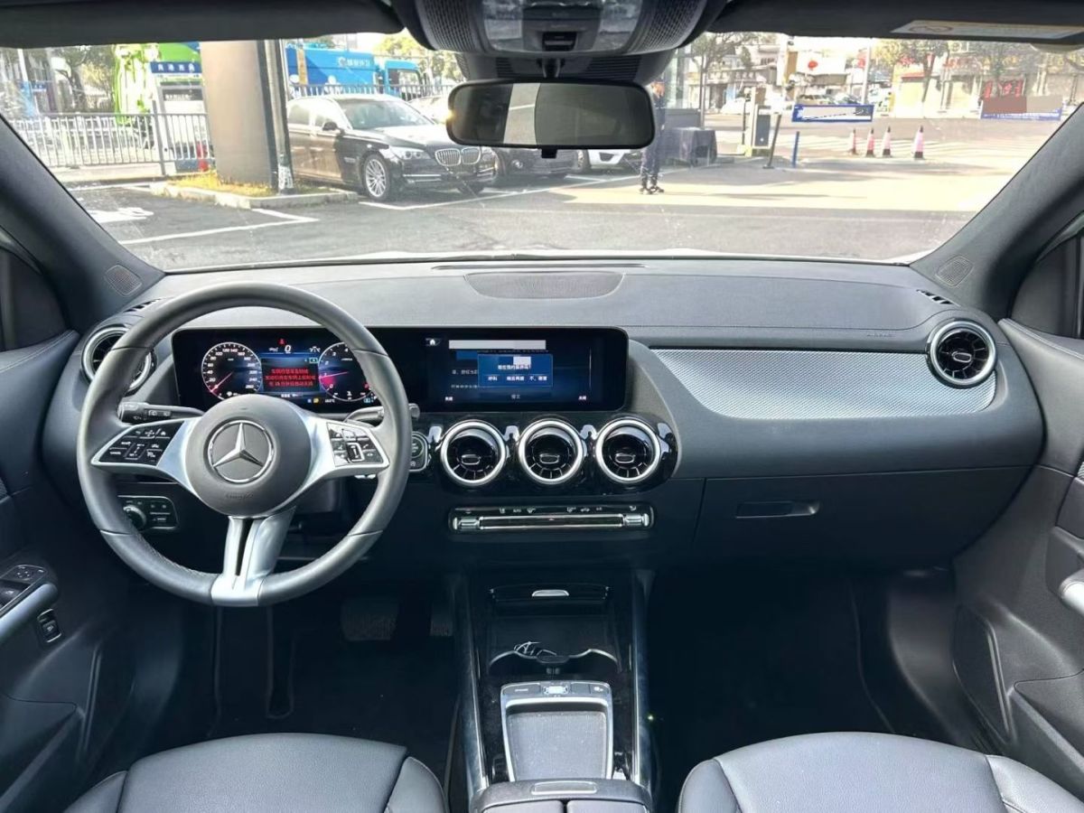 Mercedes-Benz GLA Class 2025 car image #6