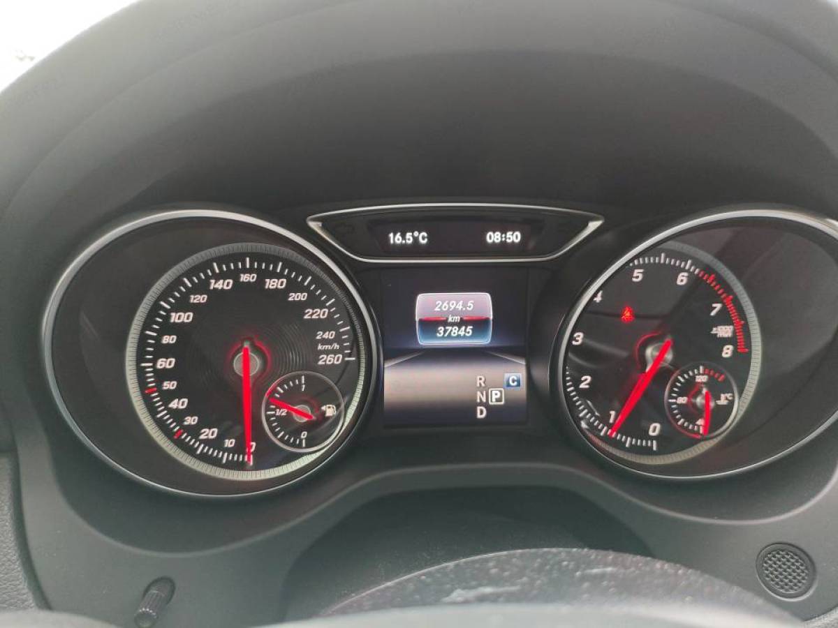 Mercedes-Benz GLA Class 2019 car image #6