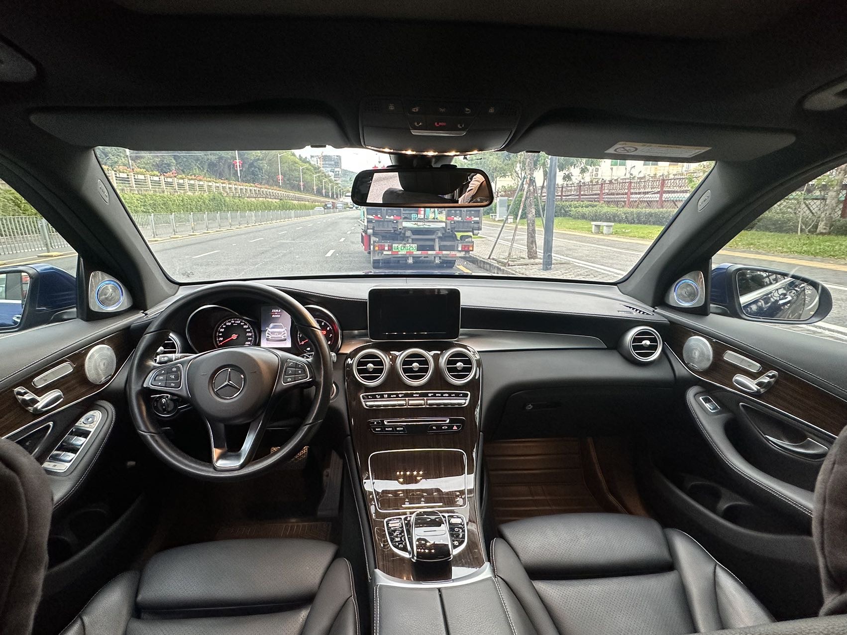 Mercedes-Benz GLC Class 2019 car image #6