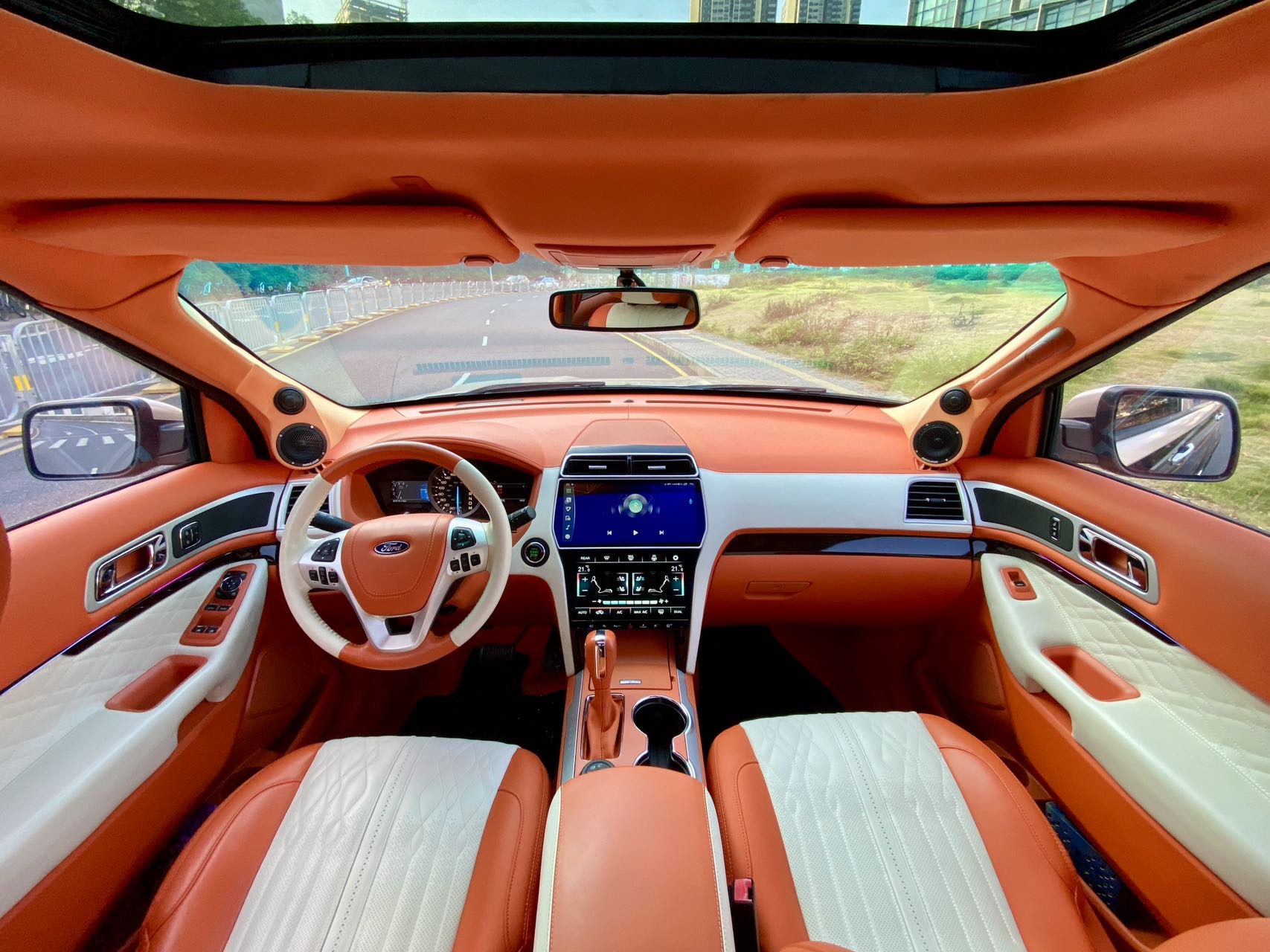 Ford Explorer (Imported) 2015 car image #6