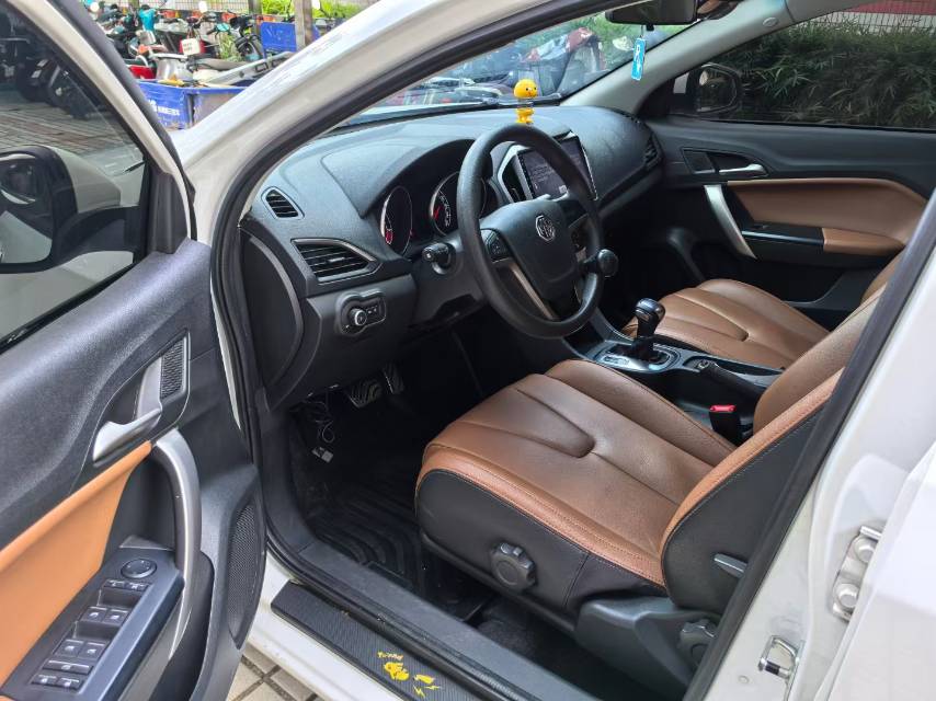 MG GT 2016 car image #6