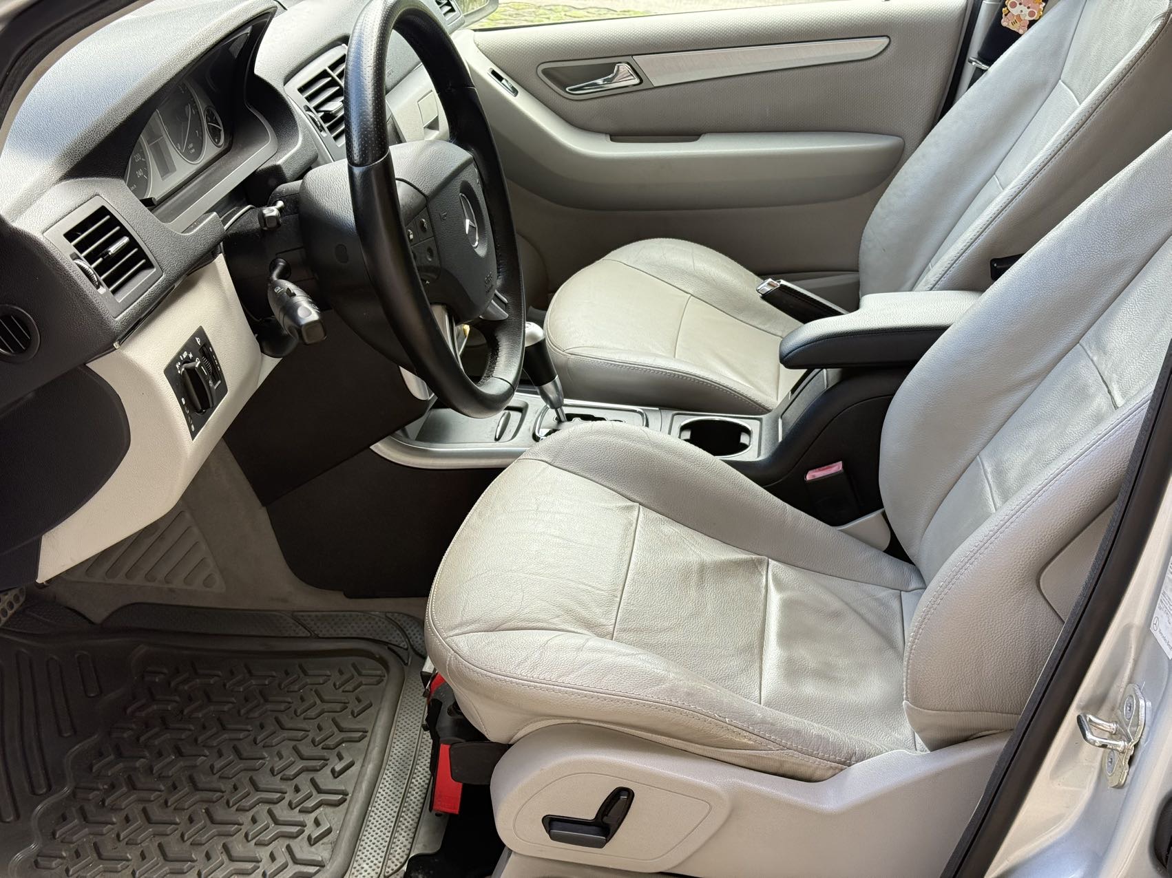 Mercedes-Benz B Class 2010 #6 Mercedes-Benz B Class 2010 صورة سيارة #6