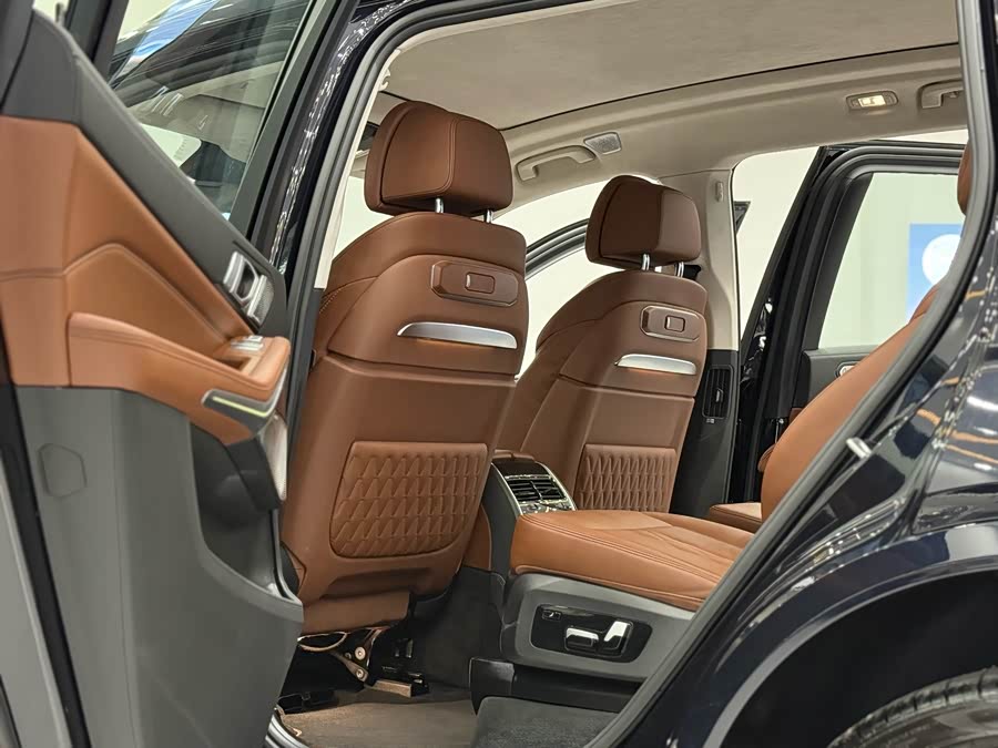 BMW X7 M60i 2023 #6 BMW X7 M60i 2023 car image #6