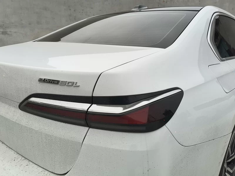 BMW i7 M70L 2023 car image #6