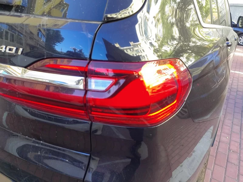 BMW X7 M60i 2021 car image #6