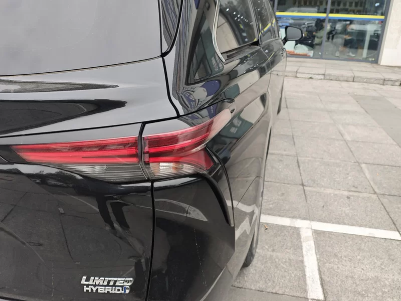 Toyota Sienna 2023 image de voiture #6