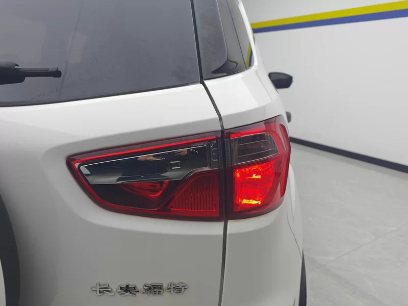 Ford EcoSport 2018 image de voiture #6