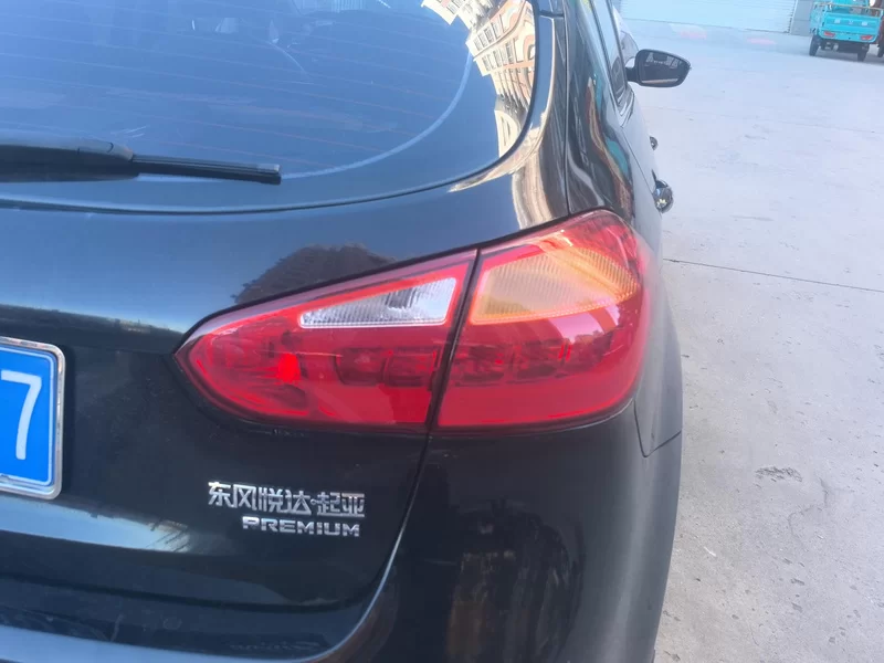 Kia Forte Koup 2015 car image #6