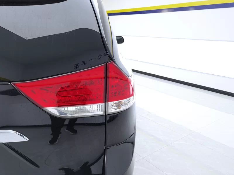 Toyota SIENNA 2013 car image #6