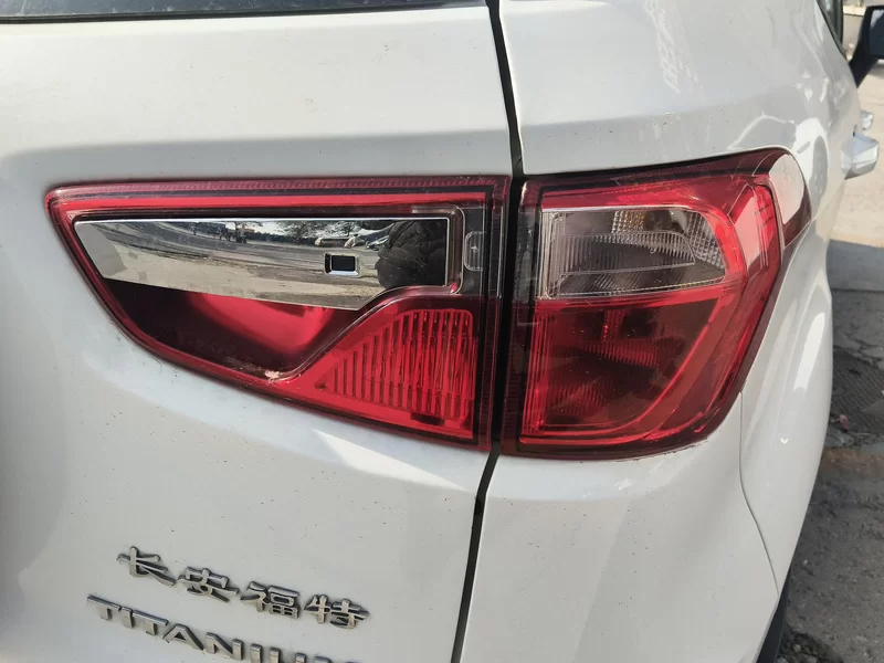 Ford EcoSport 2015 изображение автомобиля #6