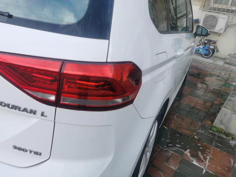 Volkswagen Touran 2018 car image #6