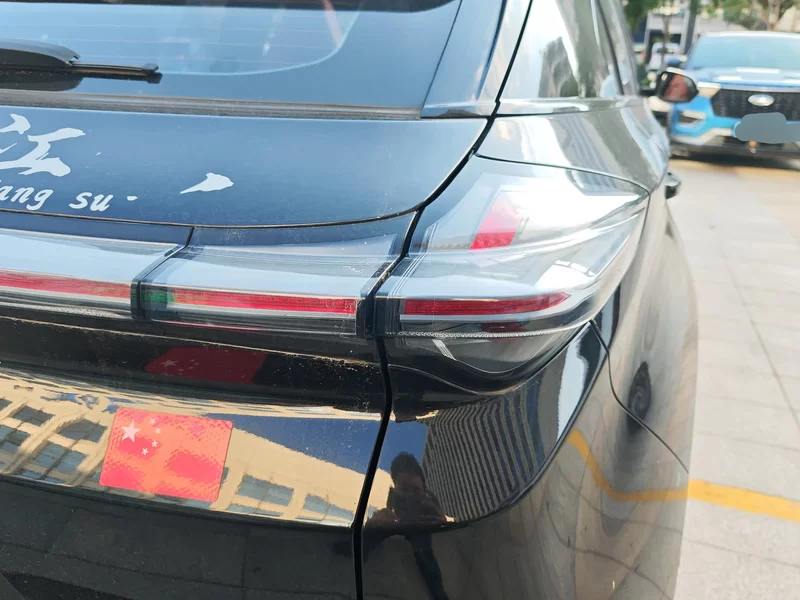 哪吒汽车 哪吒X 2023 汽车图片 #6