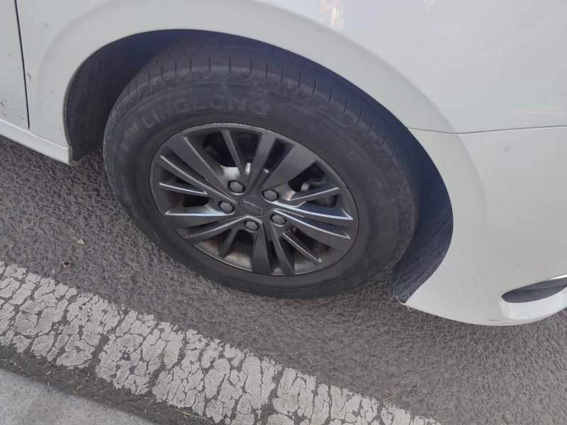 GEELY Binray 2021 car image #6